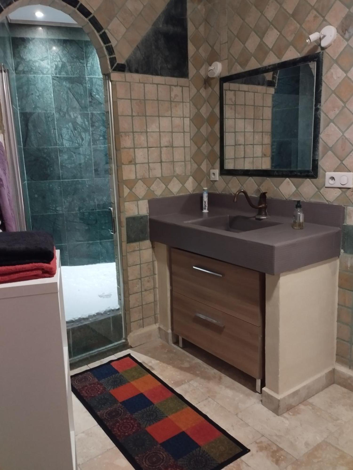 Tres Bel Appartement Cosy Et Chaleureux A Nîmes Exteriör bild