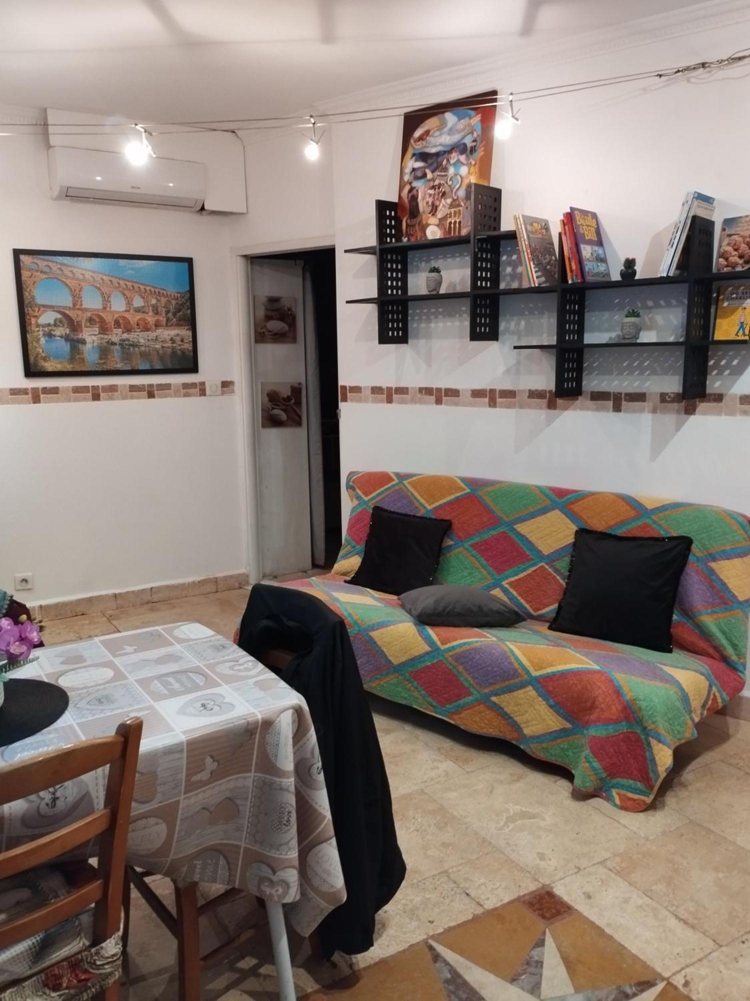 Tres Bel Appartement Cosy Et Chaleureux A Nîmes Exteriör bild
