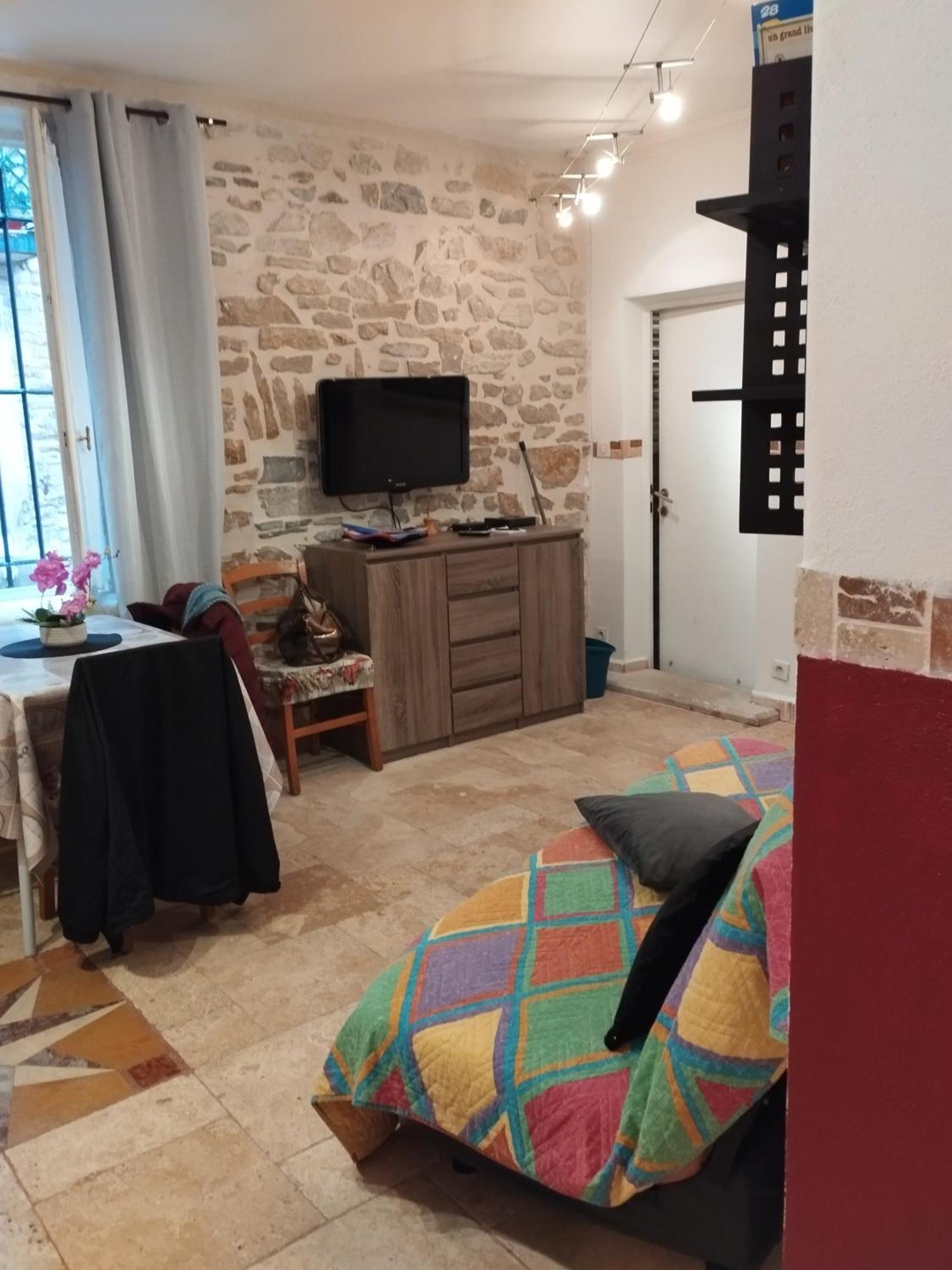 Tres Bel Appartement Cosy Et Chaleureux A Nîmes Exteriör bild