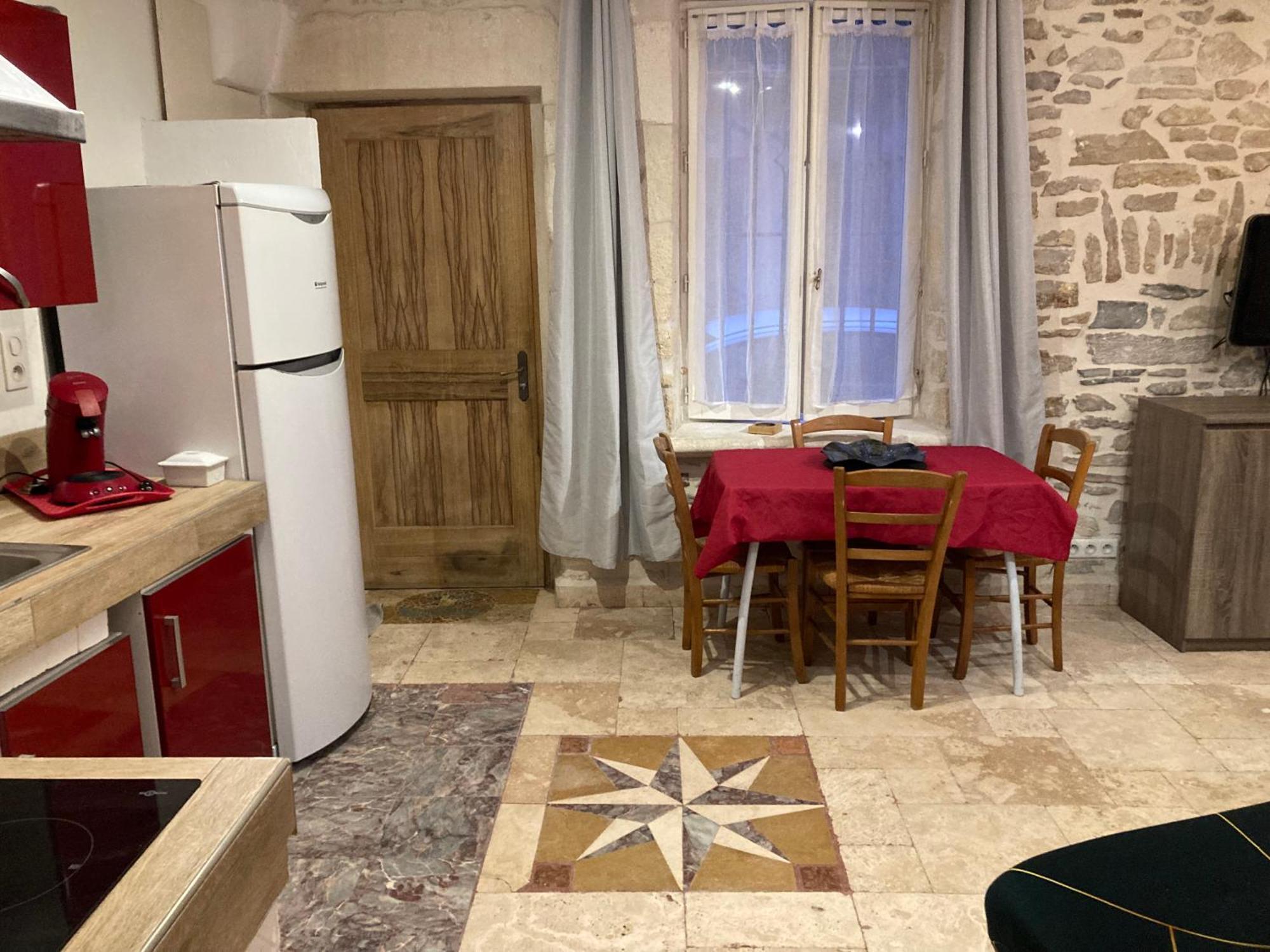 Tres Bel Appartement Cosy Et Chaleureux A Nîmes Exteriör bild